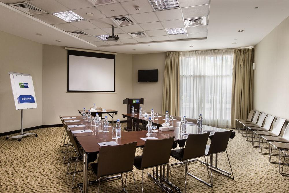 Holiday Inn Express Dubai Safa Park, An Ihg Hotel Bagian luar foto