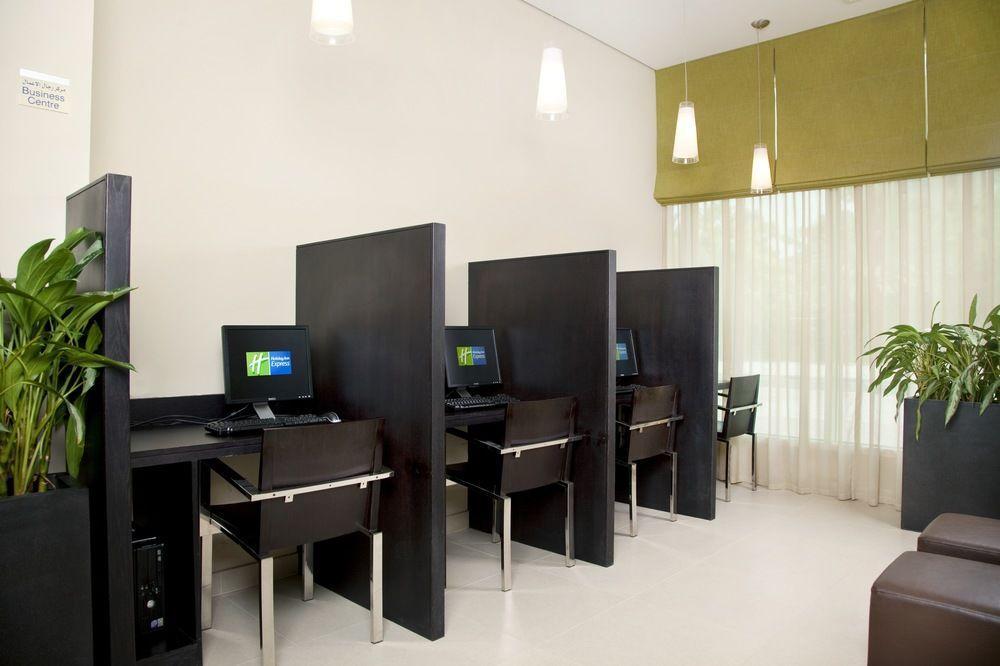 Holiday Inn Express Dubai Safa Park, An Ihg Hotel Bagian luar foto